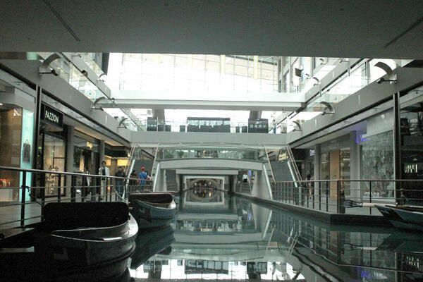 Marina Bay Sands - Sampan Ride (Canal Boat Ride)
