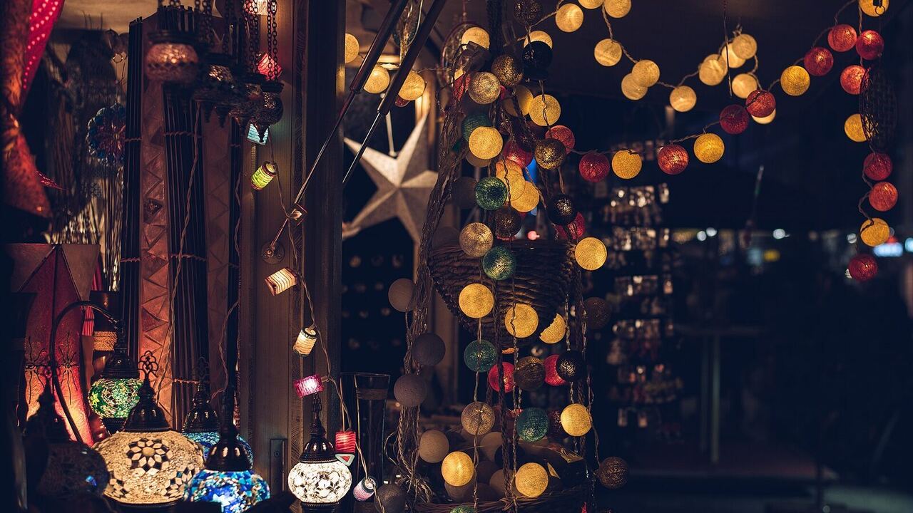 Singapore in December: Weather, Christmas Lights, Crowds & Year-End Deals
