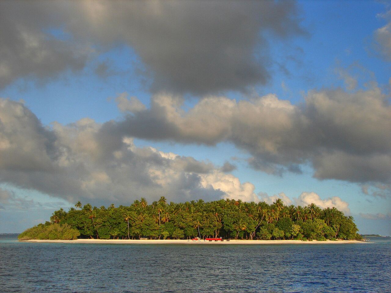 Coco Bodu Hithi, North Malé Atoll — Transfers, Villas and Package Prices