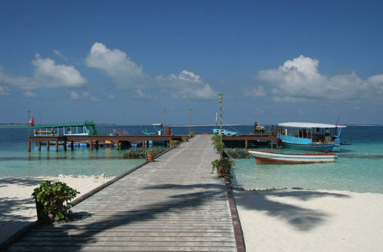 Medhufushi Island Resort, Meemu Atoll — Transfers, Villas and Package Prices