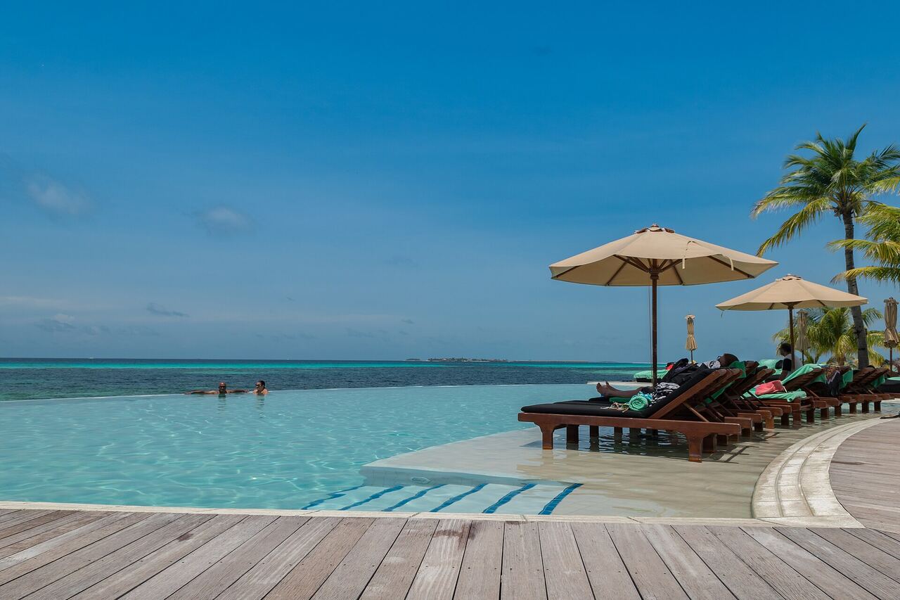 Dhigufaru Island Resort, Baa Atoll — Transfers, Villas and Package Prices