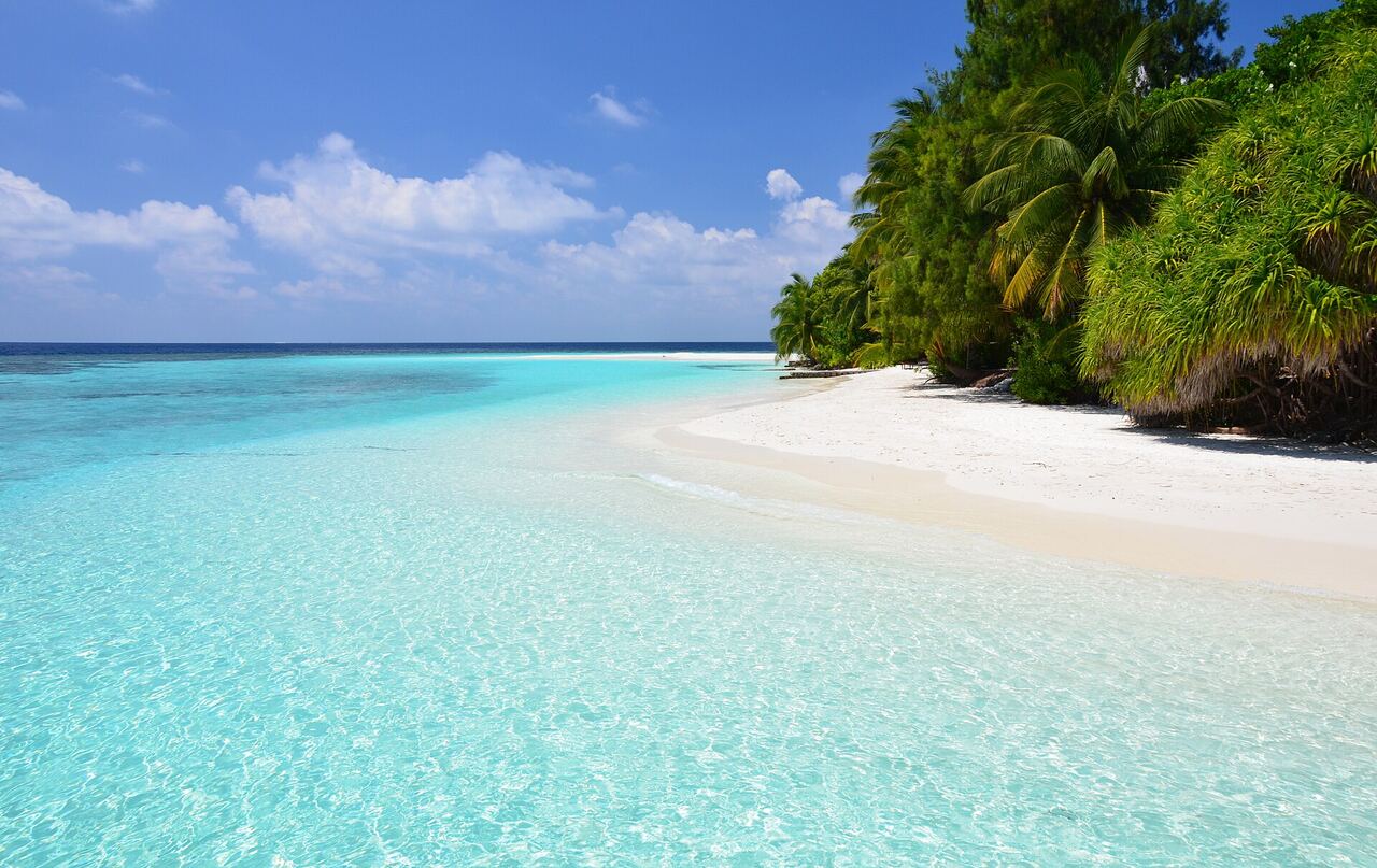 Silver Oasis Maldives, North Malé Atoll — Transfers, Villas and Package Prices