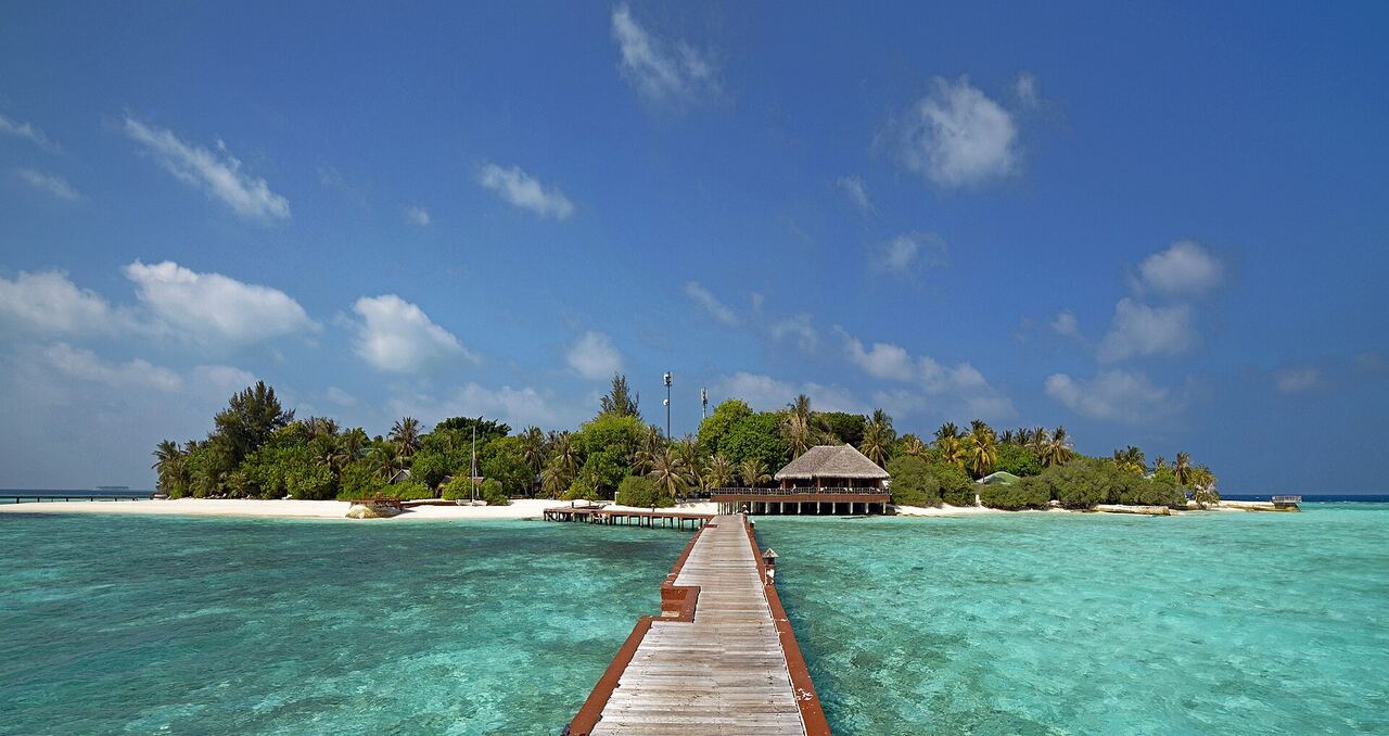 Holiday Inn Resort Kandooma Maldives, South Malé Atoll — Transfers, Villas and Package Prices